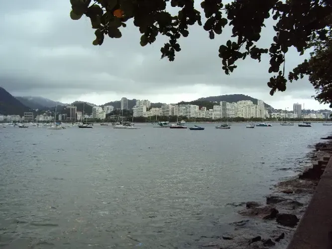 Imóvel para aluguel possui 80 metros quadrados com 2 quartos em Urca - Rio de Janeiro - RJ