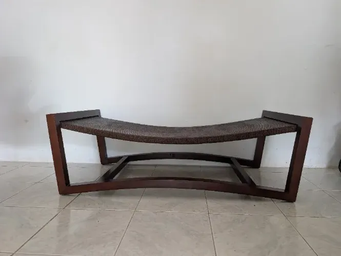 Mesa de centro em madeira sem vidro