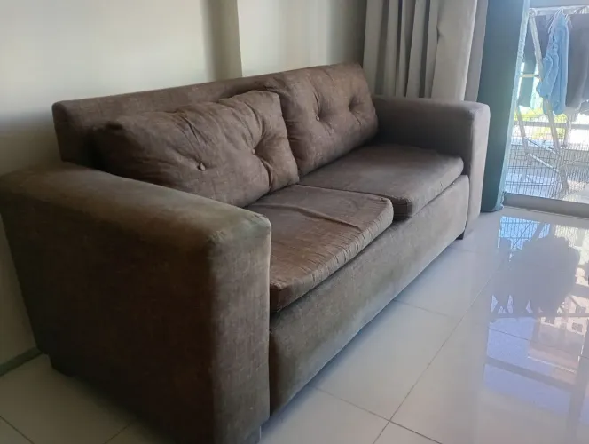 Sofá três lugares