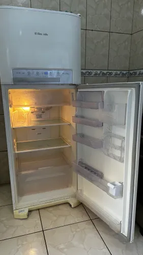 Vendo Geladeira Eletrolux