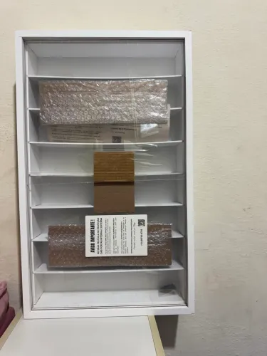 EXPOSITOR DE BONECAS