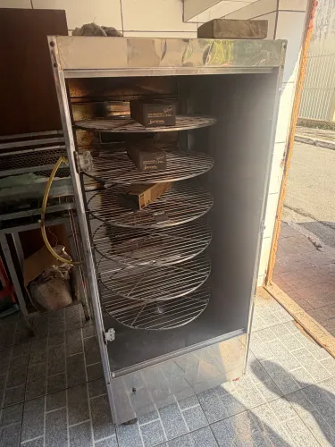 Máquina de Assar Frango 220V a Gás - 6 Grelhas - Funcionando