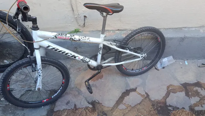 Bicicleta em ótimo estado de conservação top aro 20 excelente para seu filho.