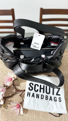 Bolsa Schutz toda no couro na Etiqueta