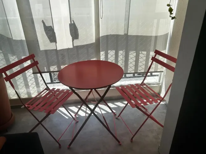 Vendo mesa e cadeiras p varanda