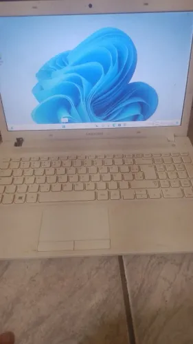 Notebook samsung i5-4210, hd 320 e 2 Gb de memória, placa de vídeo 2gb, funcionando tudo