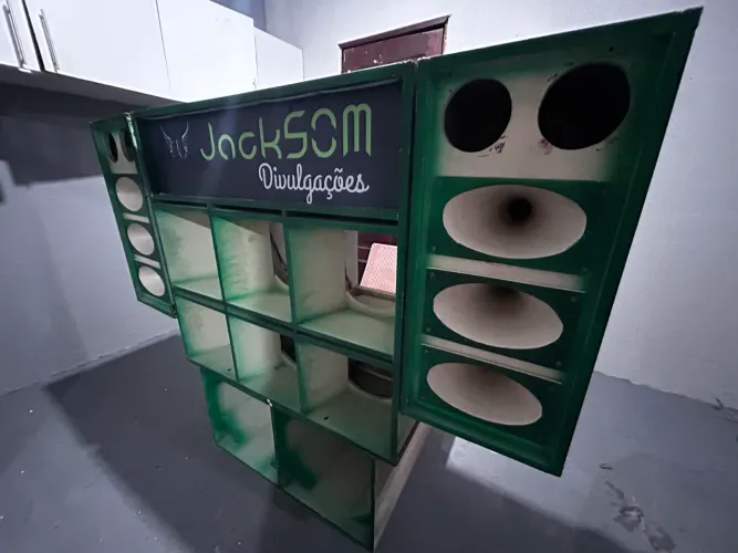 Estrutura de Paredão de SOM 15?