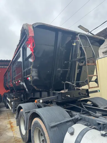 Carreta caçamba Randon 40M