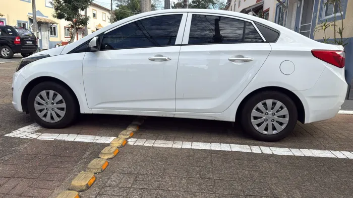 Hyundai HB20S C.plus/c.style 1.6 Flex 16V Mec.4p 2014