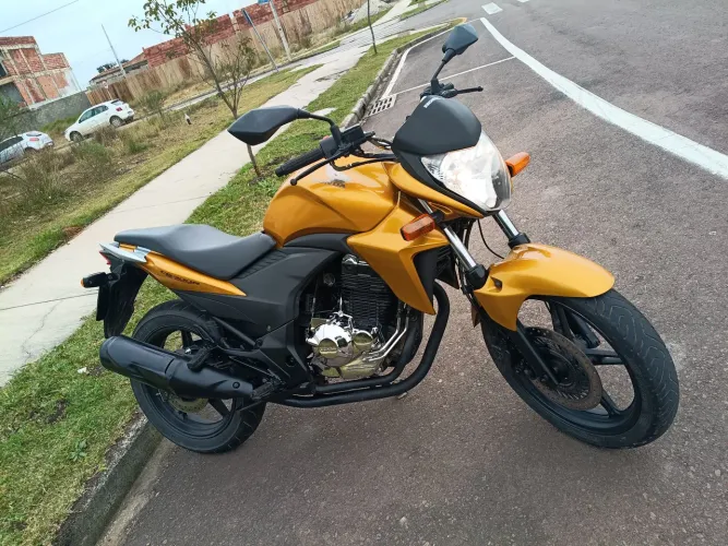 CB 300 2010 com ABS troco por carro
