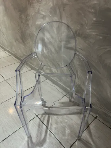 Cadeira de Acrílico