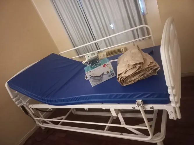 Cama hospitalar automática com colchão e colchão pneumático