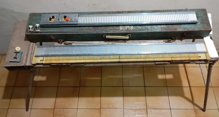 Máquina de Tricô Lanofix Super Automática Antiga Anos 50 + Mesa Original - Modelo 1