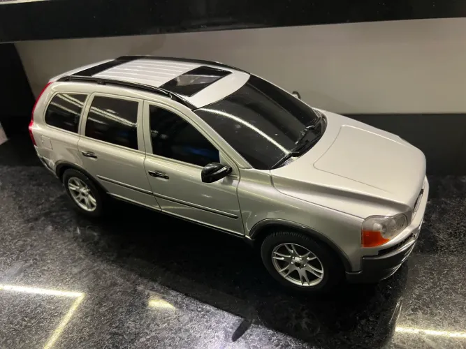 Miniatura gigante do Volvo XC90