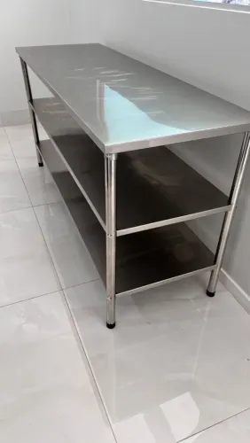 Mesa de Inox industrial com dois meses de uso