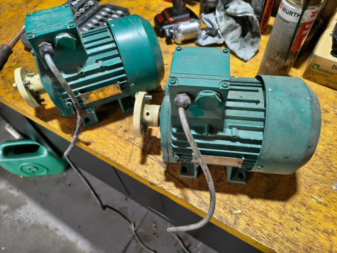Motor Elétrico Siemens Trifásico 0,75 CV (1080 RPM) - Ótimo Estado