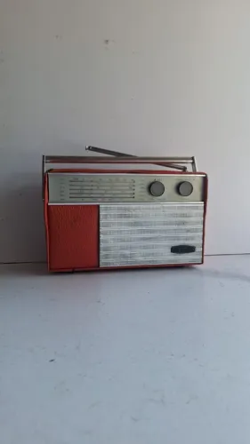 Radio antigo Zilomag funciona a pilha e tem entrada para fonte testamos na hora somos loja