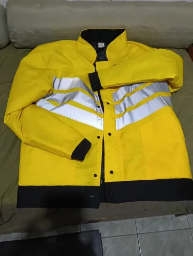 Jaqueta Tamanho : GG Cor : Amarelo