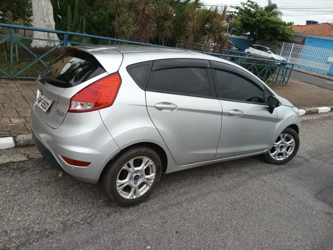 Ford Fiesta 1.6 16V Flex Mec. 5P 2015