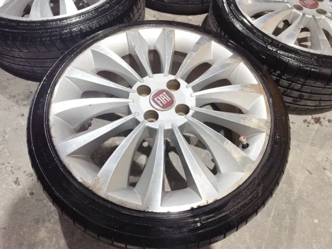 Rodas Aro 17" Originais Mod FIAT- Linea. C/pneus 195/40/17. ACEITO CARTÃO.