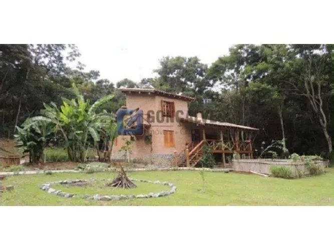 Chácara à venda em Jardim Cunha, Cunha/SP | 3 quartos, 10 vagas, espaço completo
