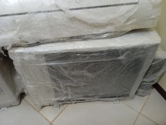 Dois Ar condicionado quente/frio Hyundai 9000 e 12000 BTUs