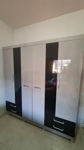 Guarda-roupa em mdf com seis portas