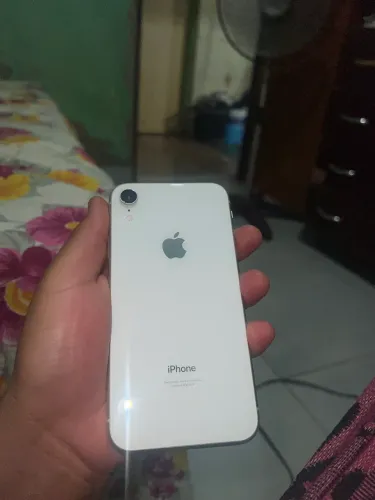 Vendo IPhone XR 64 gb, sem detalhes, celular impecável, bateria 81%