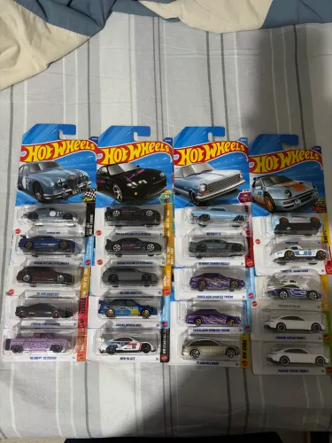 Coleção de hotwheels e matchbox lacrados em perfeito estado de conservação