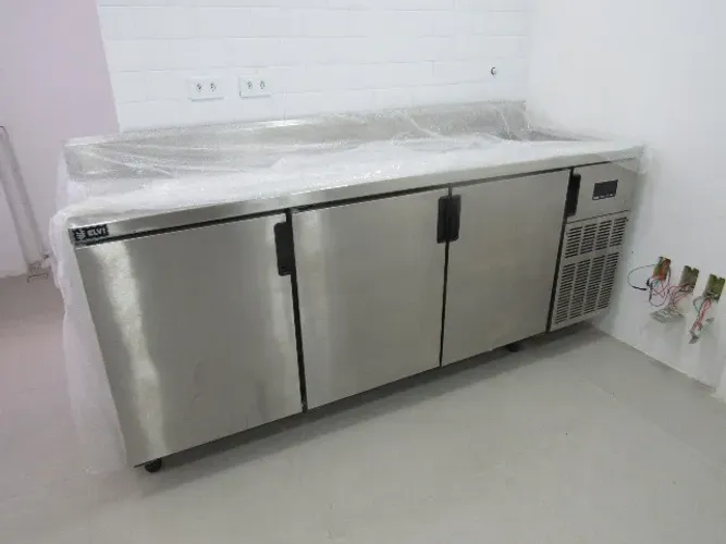 REFRIGERADOR HORIZONTAL 03 PORTAS - LINHA PROFESSIONAL PERFORMANCE (PRO)