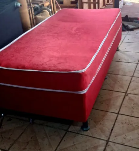 Vendo essa cama box solteiro Nova de mola