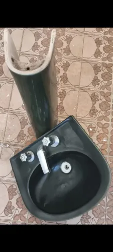 Pia Antiga de Banheiro com Coluna em Louça Verde