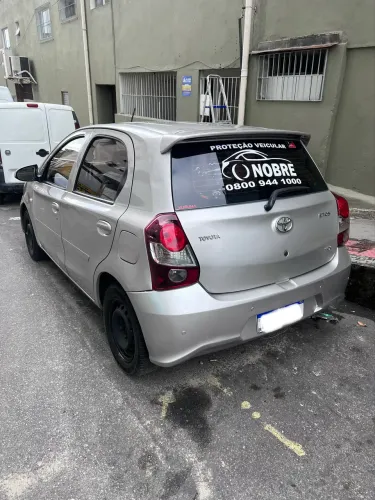 Alugo Etios para aplicativo 