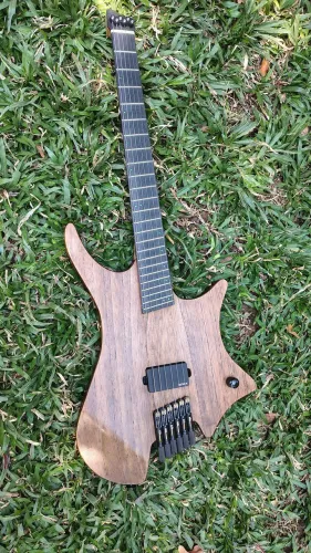 GUITARRA HEADLESS MULTISCALE
