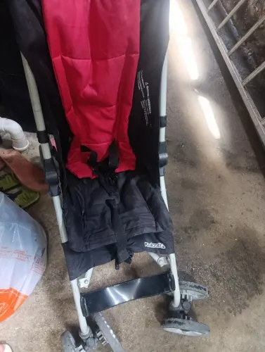 Carrinho de bebê articulado