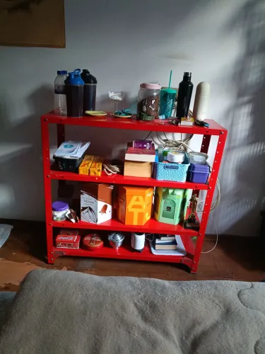 Estante de aço Tok Stok vermelha