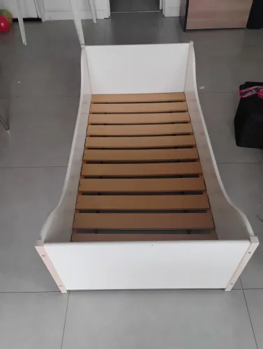 Cama junior 78cm TokStok + colchão 
