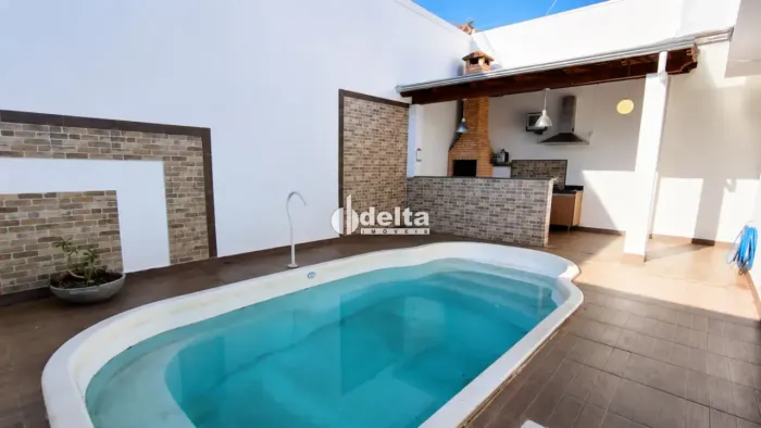 Casa residencia com 3 quarto sendo 1 suíte l disponível para venda no bairro Granada em Ub