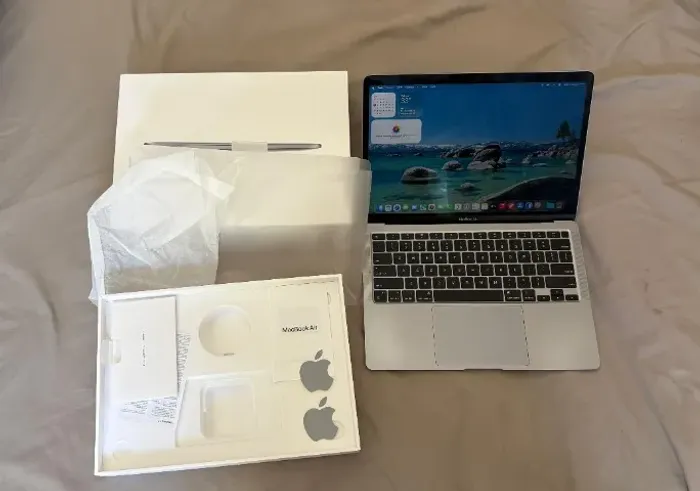 Macbook Air M1 - 8GB com 256GB Armazenamento (Estado novo)