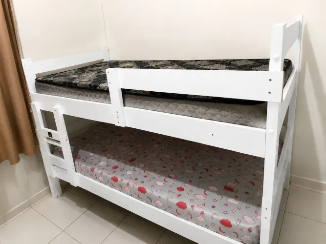 Beliche com dois colchões