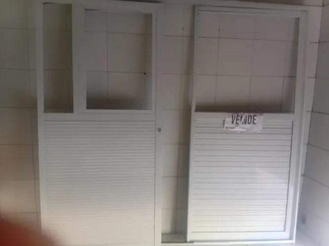 Vende-se porta
