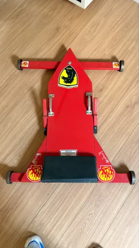 Carrinho de rolimã Ferrari 