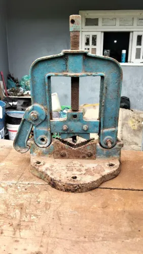 Vendo Torno N°4 antigo