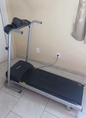 Esteira Ergométrica Bivolt Dream Fitness