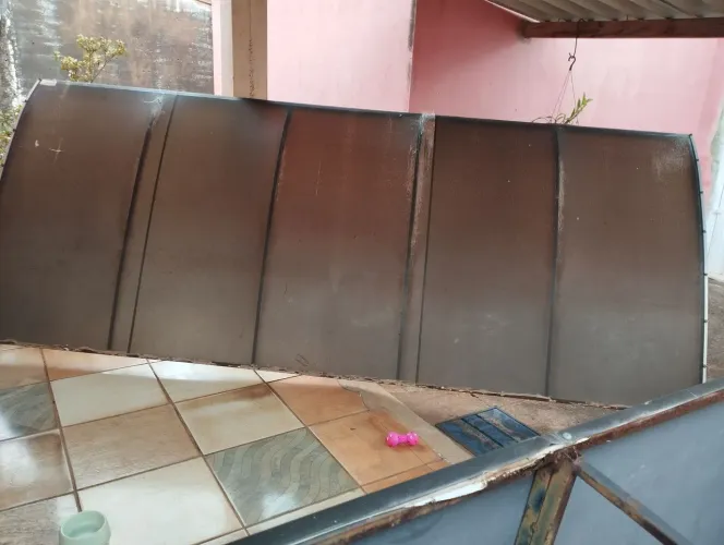 Toldo policarbonato e estrutura policarbonato para comercial.