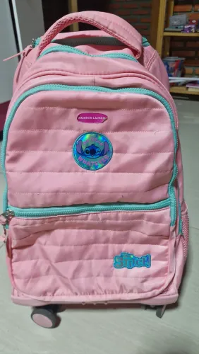 Vendo mochila escolar 4 rodas stich