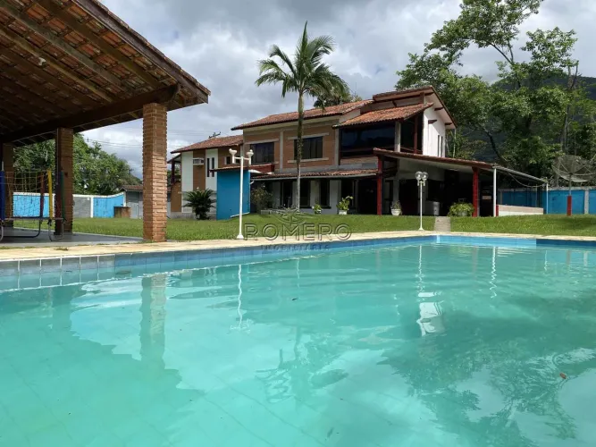 Casa com 9 quartos, Praia da Lagoinha, Ubatuba - R$ 2 mi, Cod: 2054