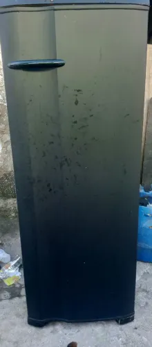Vendo geladeira refrigerador funcionando para sair agora