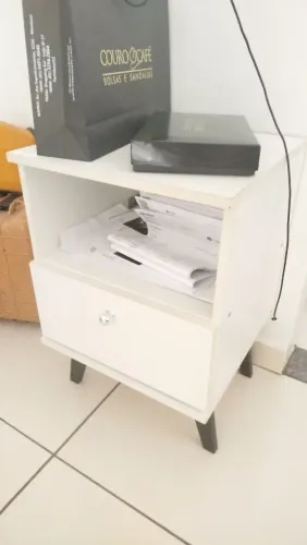Mesinha de cabeceira