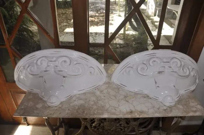par de floreiras/jardineiras de parede em porcelana